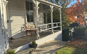 Relaxing Sunny Nelson Retreat, Balcony Views & Easy Walk To Cbd